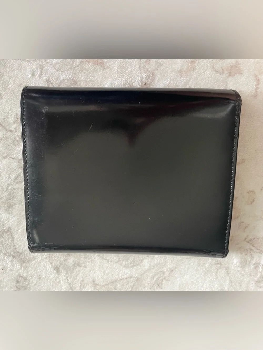 Gucci Black Patent Leather Trifold Wallet with Gold Bar Detail
